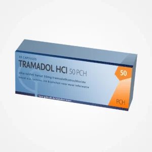 Flesje met tramadol 50 mg tabletten op recept, op een schone medische achtergrond.